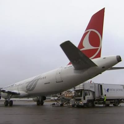 Turkish Airlinesin kone Helsinki-Vantaan lentokentällä.