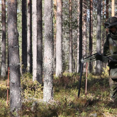 Puolustusvoimien raivaaja paikantaa ammuksia
