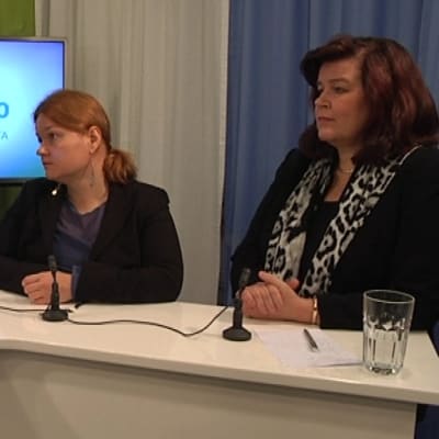 Antti Laakso haastattelee Krista Kiurua (sd.) ja Anne Holmlundia (kok.).