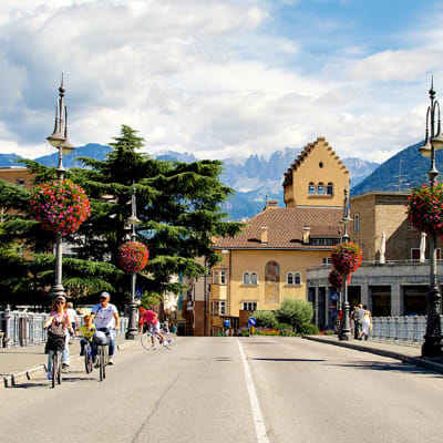 Talveran silta jakaa Bolzanon italian- ja saksankielisiin alueisiin.