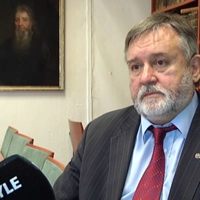 Poliittisen historian professori Timo Soikkanen.