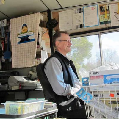 Veikko Jämsä myymäläauton ratissa