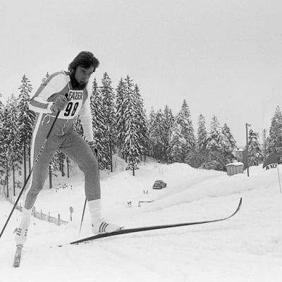 Juha Mieto miesten 15 kilometrillä hiihdon MM-kilpailujen esikisoissa 1977 Lahdessa.