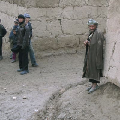 Suomalaiset rauhanturvajoukot Afganistan kylänmies