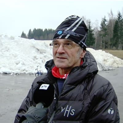Järjestelytoimikunnan puheenjohtaja Seppo Räty Vantaan hiihtoseurasta.