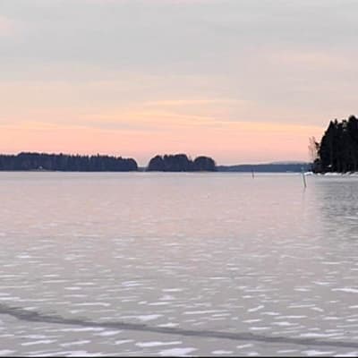 Näkymä jäätyneelle Kallavedelle tammkuun 2. päivä 2012.