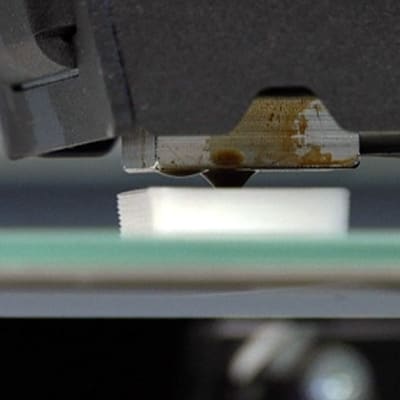 Lähikuva 3D-tulostimesta.