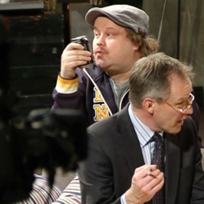 Taneli Mäkelä (oik.) ja Tuomas "Tume" Uusitalo tilannekomedian harjoituksissa Pasilassa.