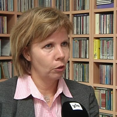 Kuvassa oikeusministeri Anna-Maja Henriksson