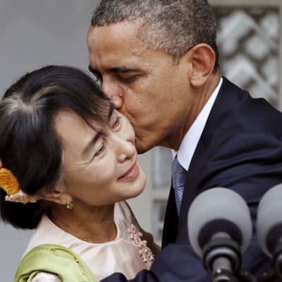 Barack Obama ja Aung San Suu Kyi tapaavat Myanmarin Yangossa.