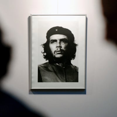Alberto Kordan  Che Guevarasta ottama kuuluisa valokuva esillä argentiinalaisessa museossa.