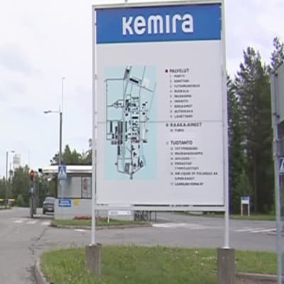 Kemiran tehtaan portti Oulussa.