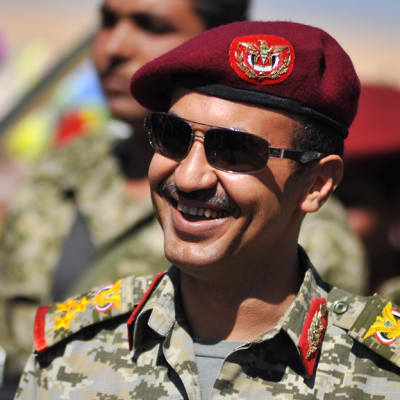 Ahmed Ali Abdullah Saleh hymyilee.