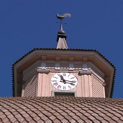 Vimpelin kirkon paanukatto kunnostetaan 5-10 vuoden välein.