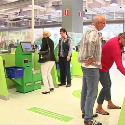 Itsepalvelukassoja kokeillaan lahtelaiskaupassa.