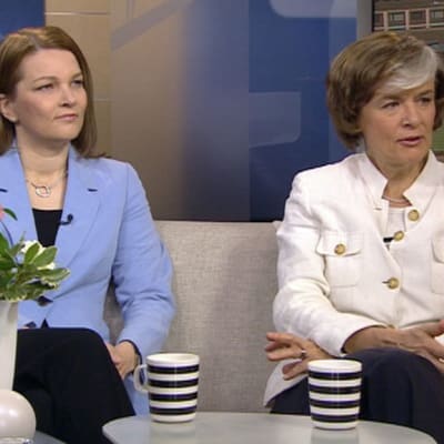 Mari Kiviniemi ja Astrid Thors Aamu-tv:n vieraina 21.5.2012.
