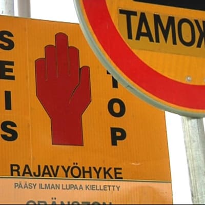 Pysähtymismerkkejä raja-asemalla.