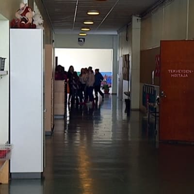 Koulun käytävä