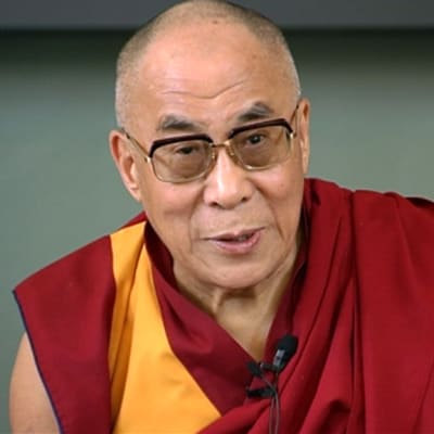 Dalai Lama puhui Helsingissä järjestetyssä lehdistötilaisuudessa.
