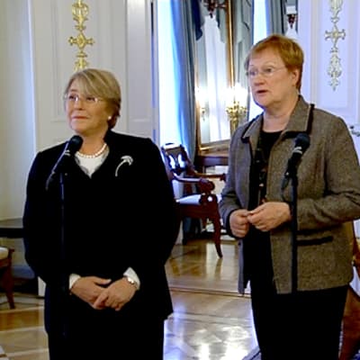 Michelle Bachelet ja Tarja Halonen.