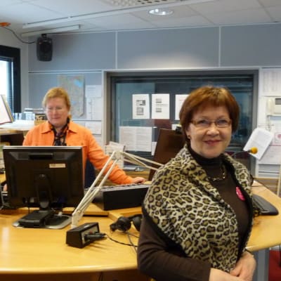 Tytti Isohookana-Asunmaa YLE Oulu-radion vieraana