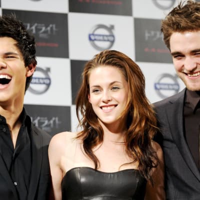 Robert Pattinson (oik.), Kristen Stewart  ja Taylor Lautner 