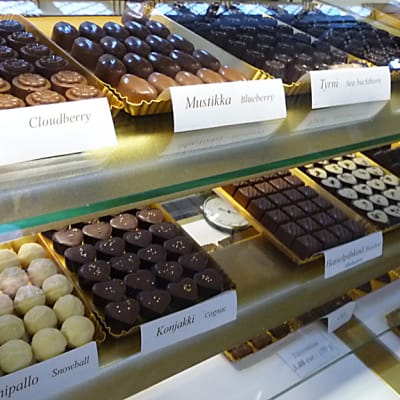 Suklaapuoti Nelituuliasta saa muun muassa terva- ja tyrnisuklaata.