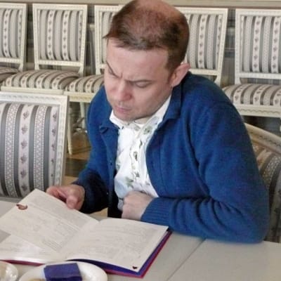 Muusikko Jukka Perko täyttää YLE Pohjanmaan radion ystäväkirjaa