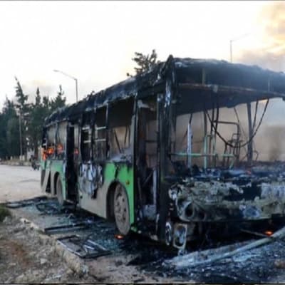 Kapinalliset tuhosivat evakuointiin tarkoitettuja busseja Idlibissä.