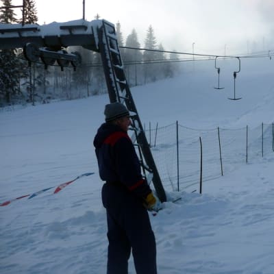 Vattuvuoren laskettelurinnettä tykitetään.