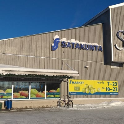 Porin Lukkarinsannan S-market. Kauppa, valintamyymälä, myymälä.