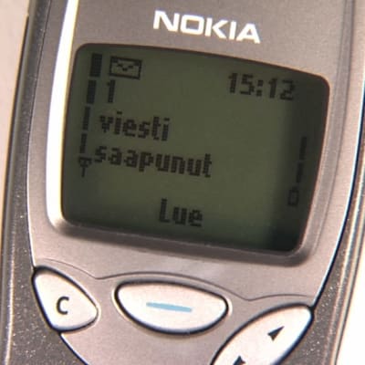 Nokia 3210 puhelin.