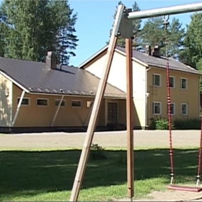 Sotkuman kyläkoulua Polvijärvellä on laajennettu ja siihen rakennettiin myös päiväkotiosa.