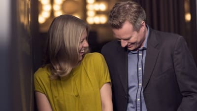 Sonja Kailassaari och mårten svartström skrattar