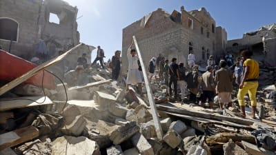 Förstörelse efter saudikoalitoinens bombningar i Jemen