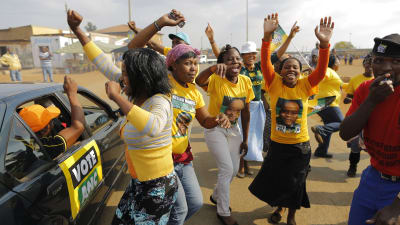 Supportrar av partiet Afrikanska Nationalkongressen i Bekkersdal nära Johannesburg.