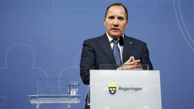 Sveriges statsminister Stefan Löfven håller presskonferens.
