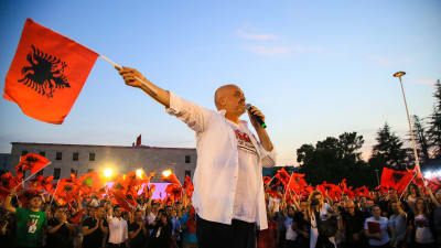 Albaniens premiärminister Edi Rama på valmöte i Tirana.