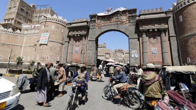 Gamla staden i huvudstaden Sanaa var livlig på onsdag eftermiddag, några timmar innan eldupphöret inleddes