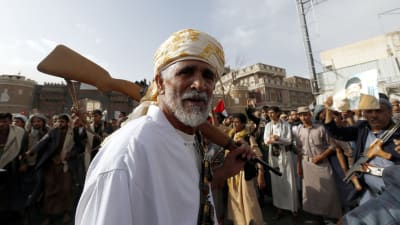 I Saana protesterar Houthianhängare mot de saudiledda militära operationerna i Jemen.