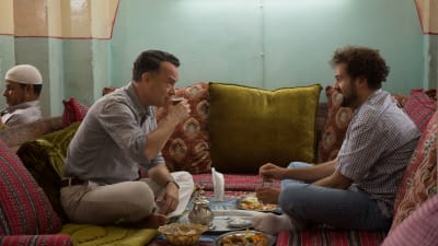 Tom Hanks och Alexander Black i A Hologram for the King