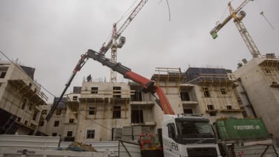 Maskinerna jobbar på i bosättningen Har Homa i Östra Jerusalem den 27 december 2016.