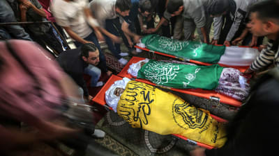 En sjuårig pojke, hans 20-årige storebror och hans far begravdes i Gaza City på onsdagen. 