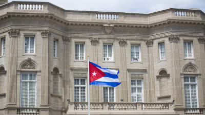 Kubas flagga utanför Kubas ambassad i Washington.