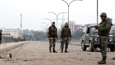 Indien utlyste utegångsförbud  i stora delar av Kashmir efter terrorattacken den 14 februari