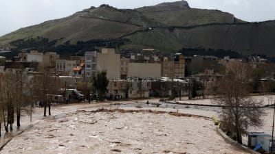Den översvämmade staden Khorramabad i västra Iran.