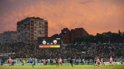 Det var fullpackat på Partizan Belgrads hemmastadion på onsdagskvällen.