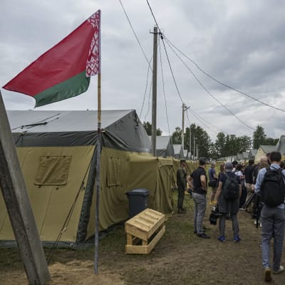 Den 7 juli visades internationella journalister runt i ett tältläger cirka 90 kilometer sydost om Belarus huvudstad Minsk. Enligt Belarus ryms där ungefär 5 000 Wagnersoldater. 