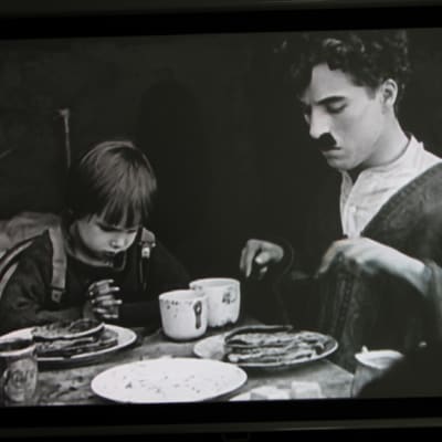Vanha Chaplin-elokuva elokuvaharrastaja Kari Glödstafin kokoelmista.
