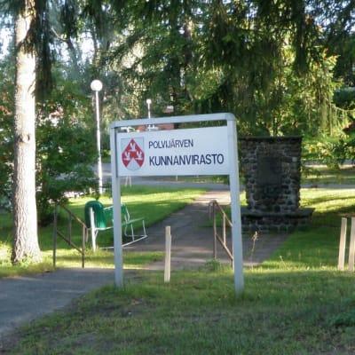 Polvijärven virastotalon kyltti